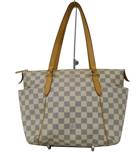 damier canvas louis vuitton.